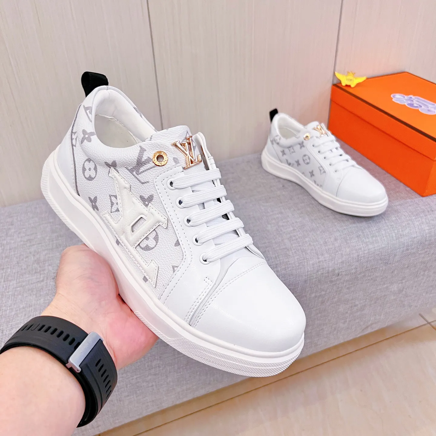 Men's Men's Shoes Men's Shoes💰 420 Men's Men's Shoes💰[LV]🔥Louis Vuitton Men's high-end brand official website 1:1 Latest masterpiece: The upper is made of Italian imported first-layer cowhide with a comfortable and breathable lining➕Original non-slip and wear-resistant outsole🔥, making walking more convenient and comfortable! An exclusive new model, a stunning work, a beautiful 1:1 replica [color] compared to the official quality! Create a fashionable personality to set off your uniqueness! A must-have for trendy men! Classic🔥Size: 38-44 Color: 🔥Multiple colors available🔥.